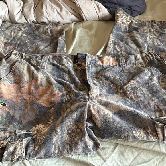 Camouflage Mossy Oak Cargo Pants - XL - Picture 2 of 5